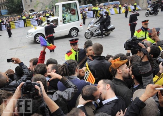 Całowanie w niecodziennym miejscu Całowanie w niecodziennym miejscu