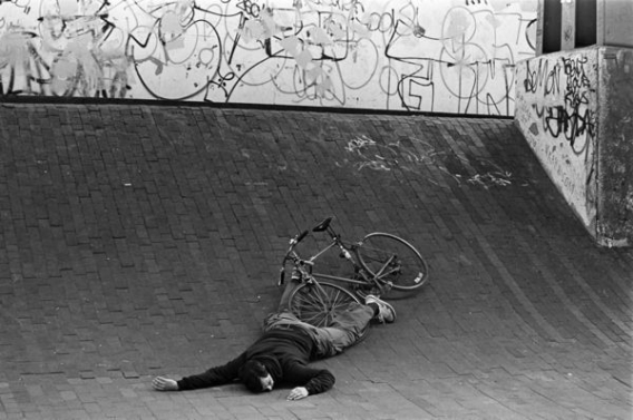 Z trupem dookoła świata Z trupem dookoła świata