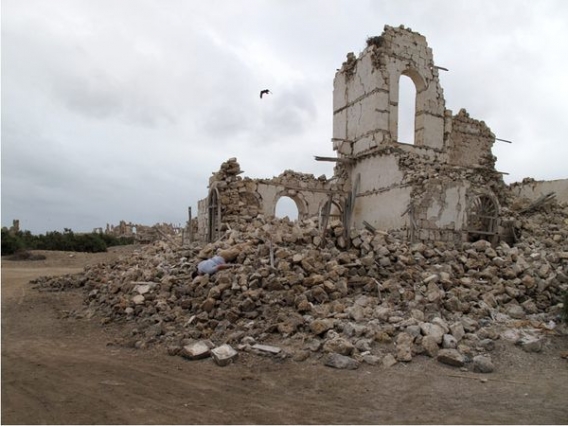 Z trupem dookoła świata Z trupem dookoła świata