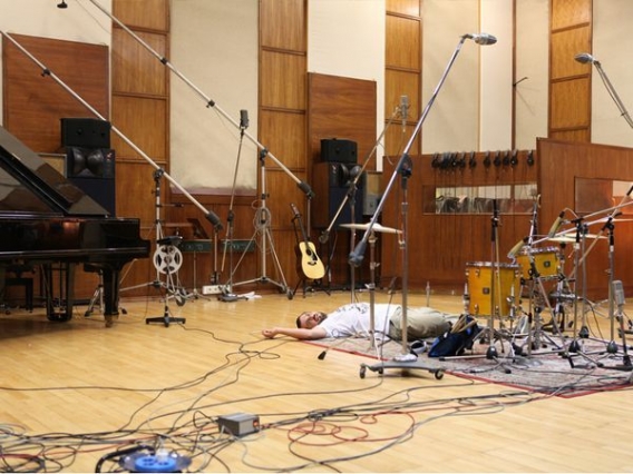 Z trupem dookoła świata Z trupem dookoła świata