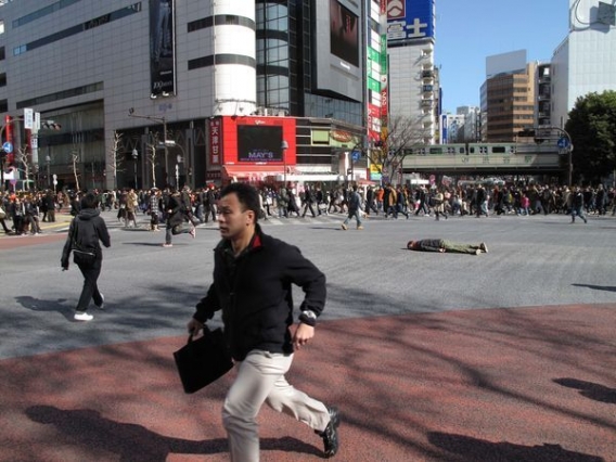 Z trupem dookoła świata Z trupem dookoła świata