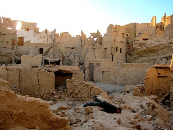 Z trupem dookoła świata Z trupem dookoła świata