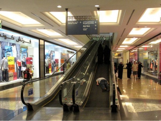 Z trupem dookoła świata Z trupem dookoła świata