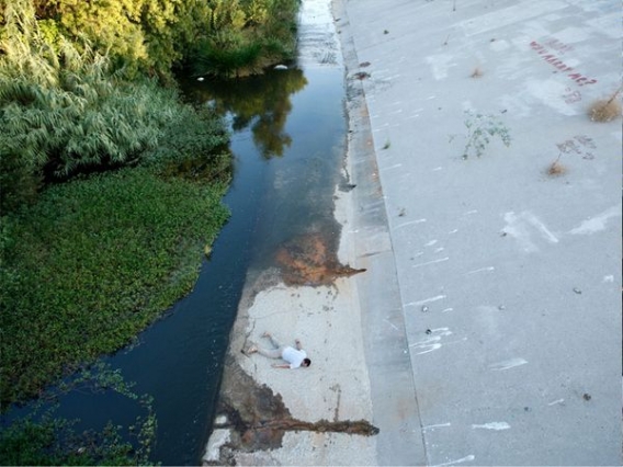 Z trupem dookoła świata Z trupem dookoła świata