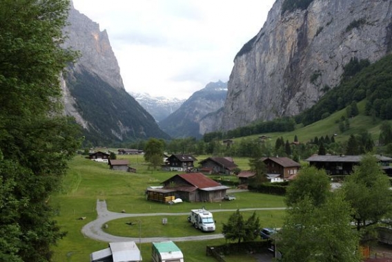 Z trupem dookoła świata Z trupem dookoła świata