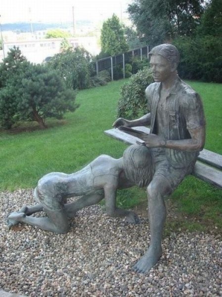 Dziwna rzeźba Dziwna rzeźba