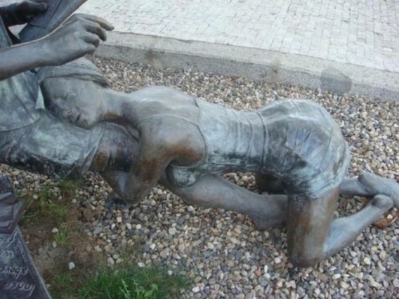 Dziwna rzeźba Dziwna rzeźba