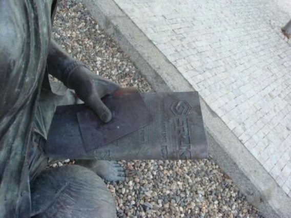 Dziwna rzeźba Dziwna rzeźba