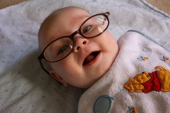 Słodkie dzieciaki w okularach Słodkie dzieciaki w okularach