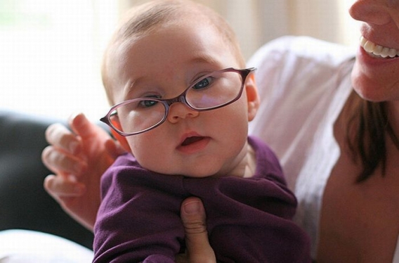 Słodkie dzieciaki w okularach Słodkie dzieciaki w okularach