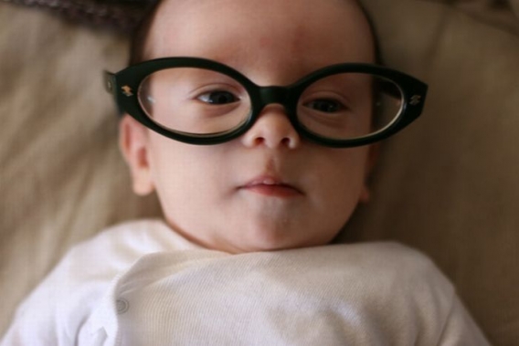 Słodkie dzieciaki w okularach Słodkie dzieciaki w okularach