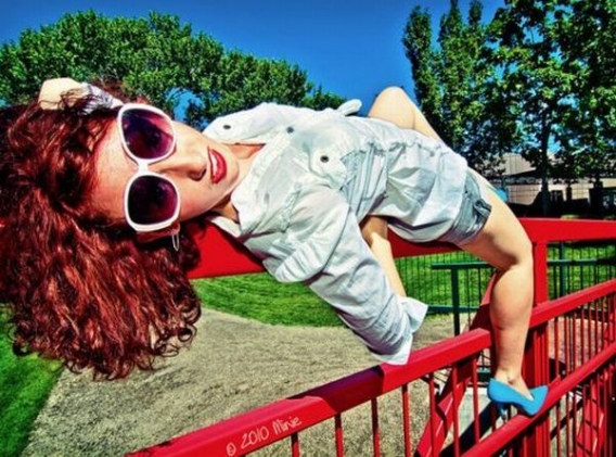 Modelki w dziwnych pozach