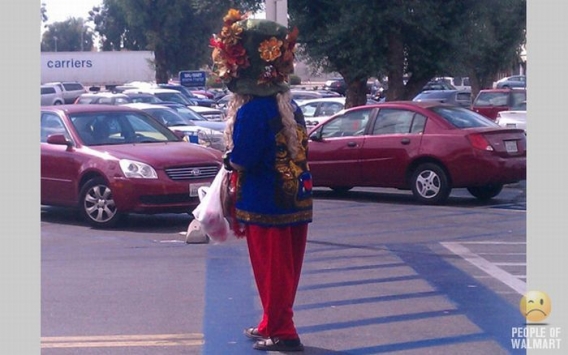 Dziwni klienci supermarketu Dziwni klienci supermarketu