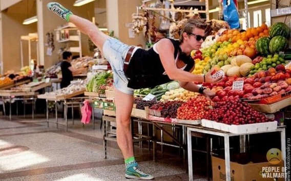 Dziwni klienci supermarketu Dziwni klienci supermarketu