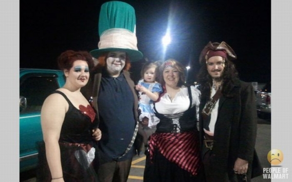 Dziwni klienci supermarketu Dziwni klienci supermarketu