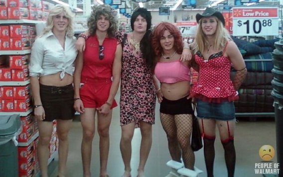 Dziwni klienci supermarketu Dziwni klienci supermarketu