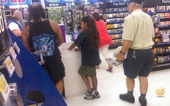 Dziwni klienci supermarketu Dziwni klienci supermarketu